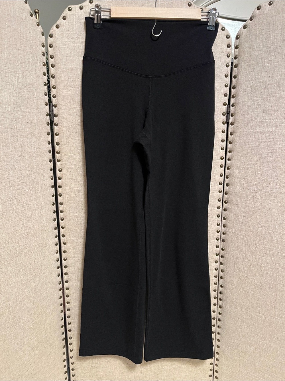 Old navy active powerchill extra high rise slim boot cut leggings Medium petite